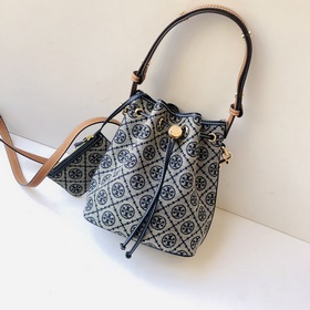 Новая сумка-ведро Tory Burch с классич