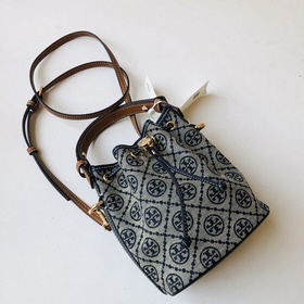 Новая сумка-ведро от Tory Burch с клас