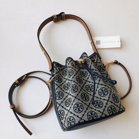 Новая сумка-ведро от Tory Burch с клас