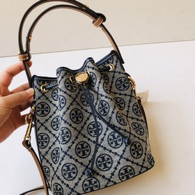 Новая сумка-ведро от Tory Burch с клас