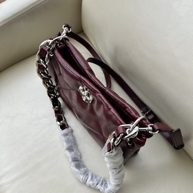 Tory Burch — небольшая сумка-клатч Kir