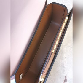 Tory Burch： знакомьтесь с новой сумкой