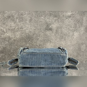 BALENCIAGA LE City — длинная джинсовая