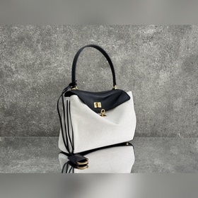 Сумкиз коллекции BALENCIAGA RODEO BAG 