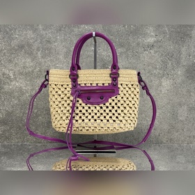 BALENCIAGA*LE CITY воплощает классич