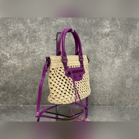 BALENCIAGA*LE CITY воплощает классич