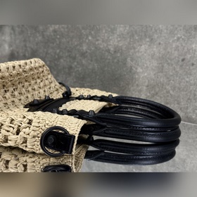 BALENCIAGA*LE CITY воплощает классич
