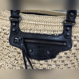 BALENCIAGA*LE CITY воплощает классич