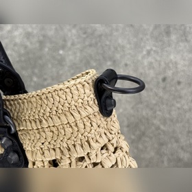 BALENCIAGA*LE CITY воплощает классич