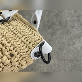 BALENCIAGA*LE CITY воплощает классич