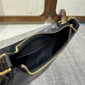 Новая сумка CELINE AVA STRAP в форме 