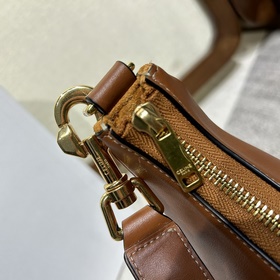 Новая сумка CELINE AVA STRAP в форме 