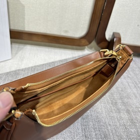 Новая сумка CELINE AVA STRAP в форме 