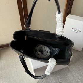 CELINE 23： новая модель сумки среднего