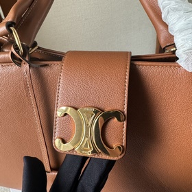 CELINE 23： новая модель сумки среднего