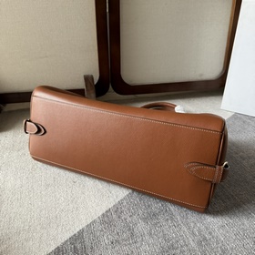 CELINE 23： новая модель сумки среднего