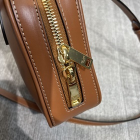 Новинка CELINE 22s： мини-сумка из кори