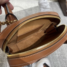 Новинка CELINE 22s： мини-сумка из кори