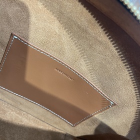 Новинка CELINE 22s： мини-сумка из кори