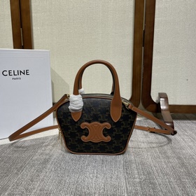 Новинка CELINE 22s — мини-сумка-боулин
