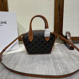 Новинка CELINE 22s — мини-сумка-боулин