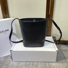 Новая модель сумки CELINE CUIR из колл