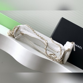 25s — маленькая красная сумка с ажурно