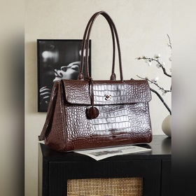 Chanel 26A — сумка-багет из замши с уз