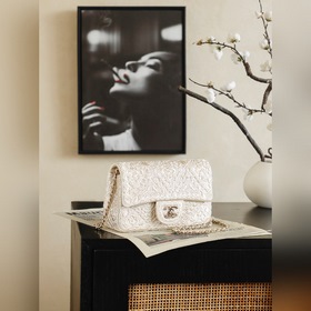 Chanel 26p «Камелия» из нейлона с выши