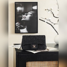 Chanel 26p «Камелия» из войлока, с выш