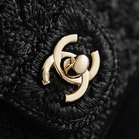 Chanel 26p «Камелия» из войлока, с выш