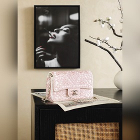 Chanel 26p «Камелия» из небра — вышита
