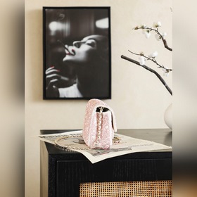 Chanel 26p «Камелия» из небра — вышита