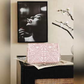 Chanel 26p «Камелия» из небра — вышита
