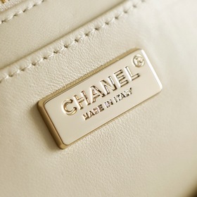 Chanel 26p «Камелия» из небра — вышита