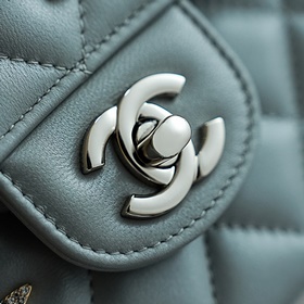 Chanel 26 SS — скрытая модель с эмблем