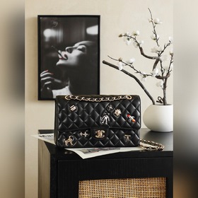 Chanel 26SS — скрытая модель с эмблемо