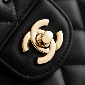 Chanel 26SS — скрытая модель с эмблемо