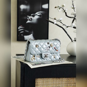 Chanel 26SS — скрытая модель с эмблемо
