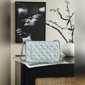 Chanel 26SS — скрытая модель с эмблемо