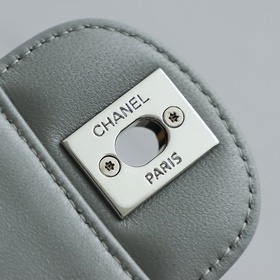 Chanel 26SS — скрытая модель с эмблемо