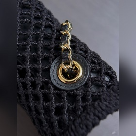 26m Chanel： эта вязаная сумка на цепоч