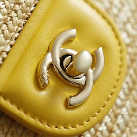 Chanel 26c «Ранней весны» — плетеная с