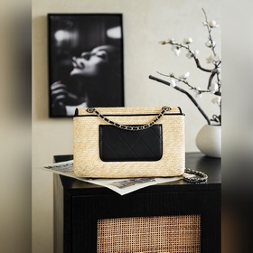 Chanel 26c «Ранней весной» — плетеная