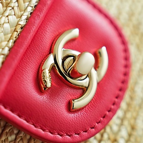 Chanel 26c «Ранней весной» — плетеная 