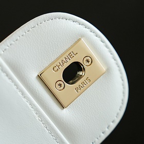 Chanel 26c «Ранней весной» — плетеная 