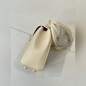Оригинальная сумка CHANEI 26A в форме 