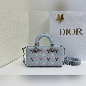 Модель Lady D-Joy «Мини-роза и белый г