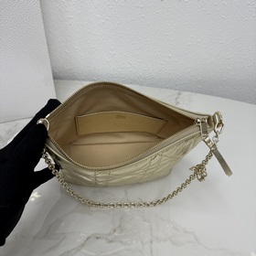 Мини-сумка Dior Love на цепочке — Арти