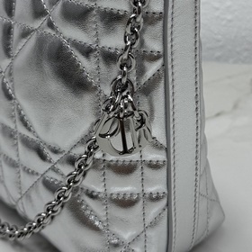 Мини-сумка Dior Love на цепочке — Арти